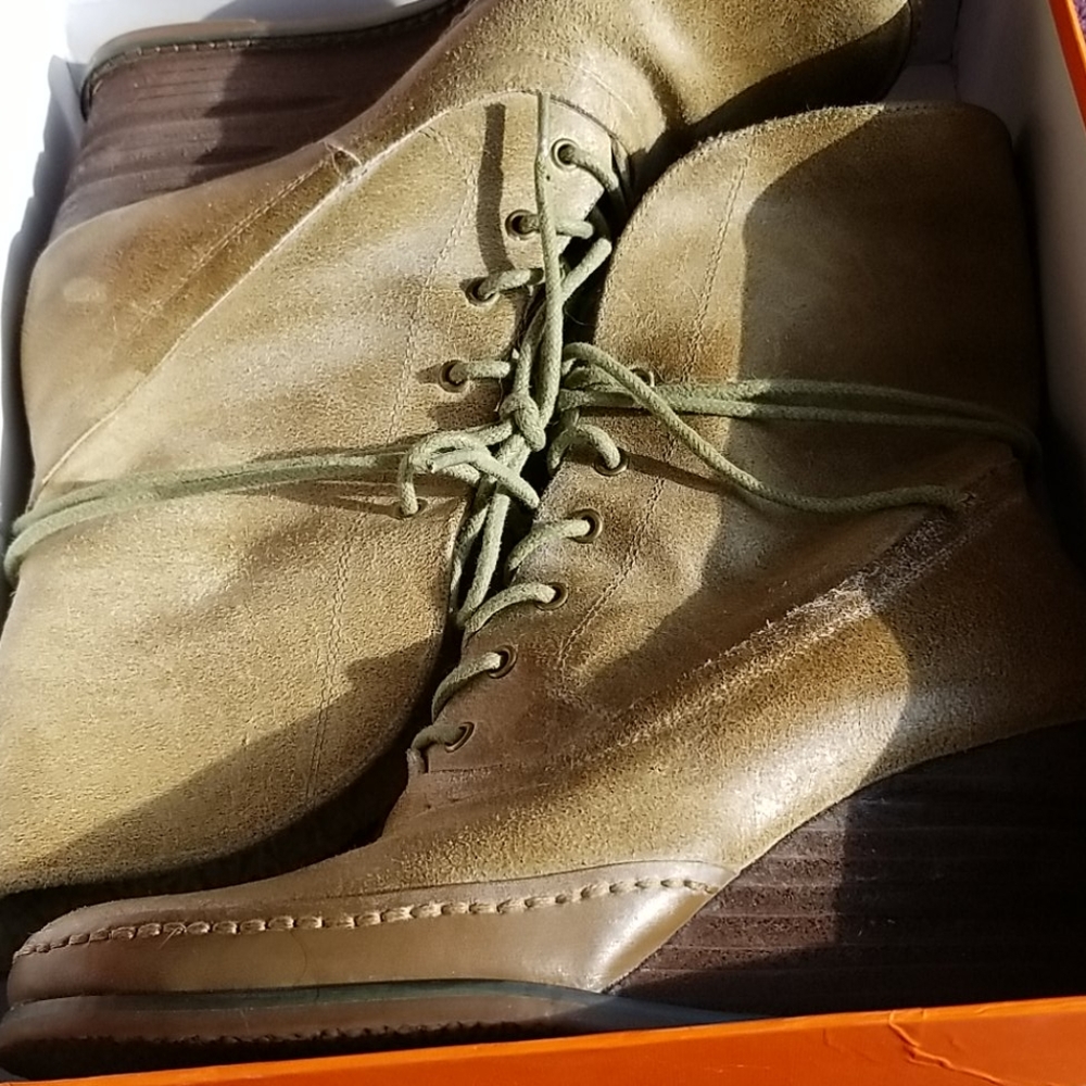 Boots - Picture 7 of 8